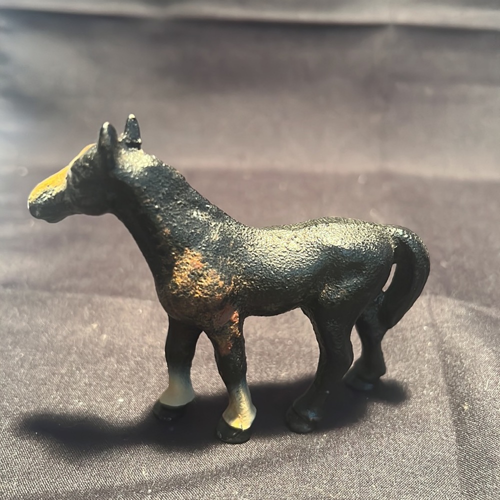 Vintage Cast Iron set of 2 horses. - Picture 2 of 5